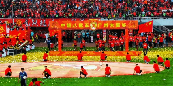 百家乐平台-师徒再聚首！前广州球员与卡纳瓦罗合影，曾一起夺2019年中超冠军