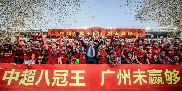 百家乐平台-师徒再聚首！前广州球员与卡纳瓦罗合影，曾一起夺2019年中超冠军