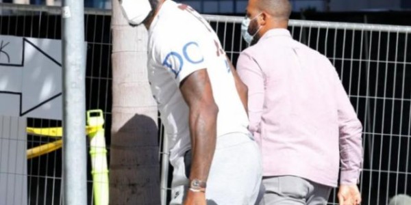 百家乐APP下载-神态匆忙！詹皇第一时间探望儿子 余嘉豪献祈祷